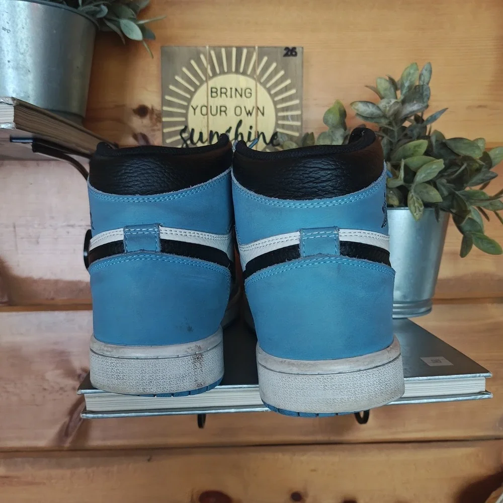 Jordan 1 Retro High OG University NC Light Blue Size‎ 8.5 PREOWNED 555088-134